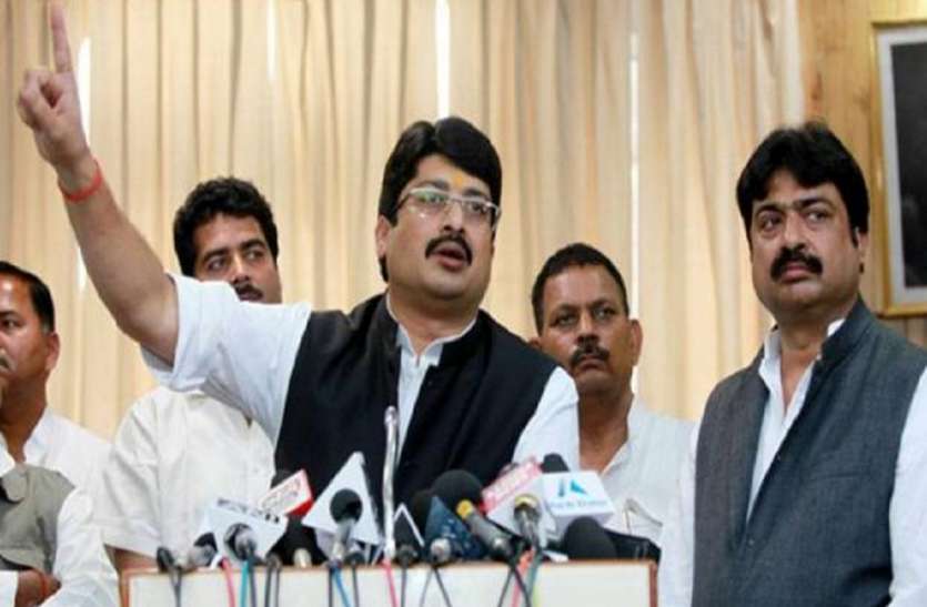Bahubali Raja Bhaiya बाहुबली राजा भैया को अपने ही गढ़ में देनी होगी अग्नि परीक्षा, भाई अक्षय प्रताप को दो बार हार चुके हैं चुनाव