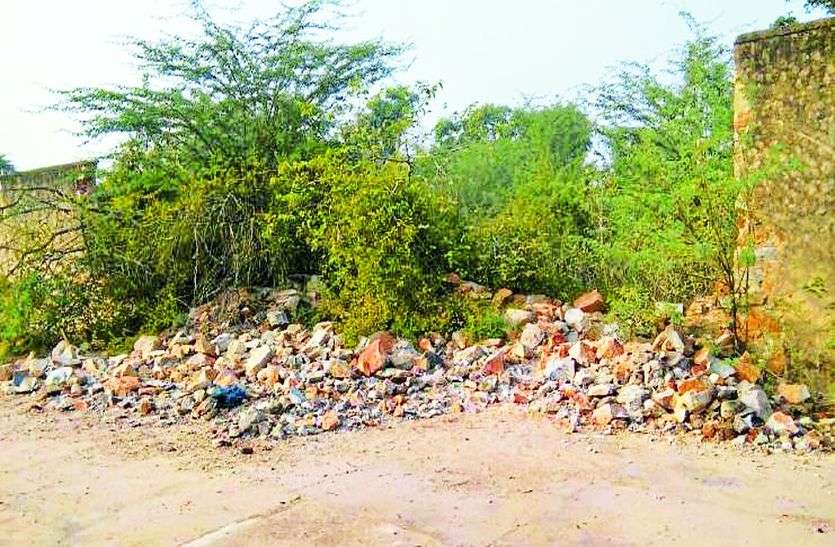bad condition for rr college stadium Of Alwar अलवर में राष्टीय स्तर के स्टेडियम की ऐसी हालत, खिलाडियों को नही मिल रही सुविधा