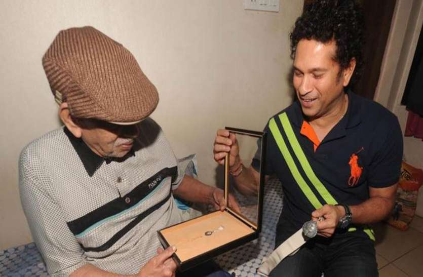 ramakant-sachin तब तेंदुलकर के कदम गुरु रमाकांत का नाम सुन एयरपोर्ट पर रुक गए
