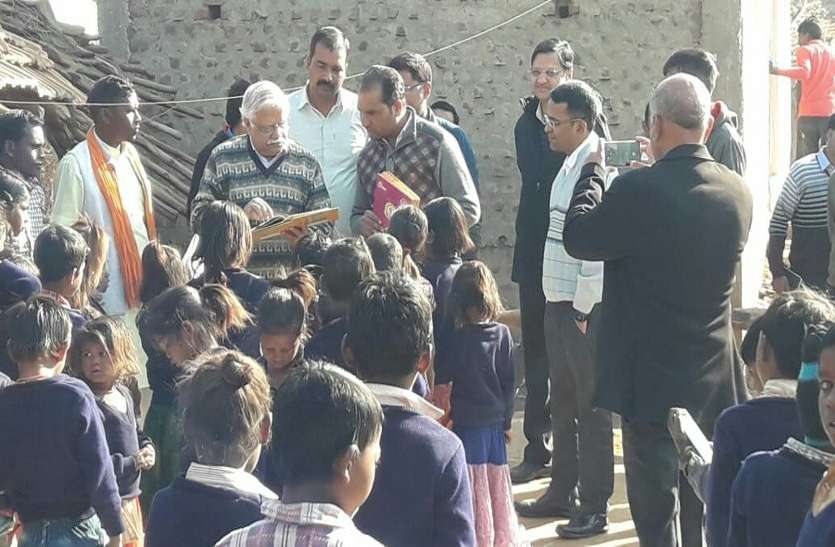 news कमिश्नर ने पूछा- कुटीर को किस रूप में देखते हैं, शिक्षक बोले- प्रतिस्पर्धा
