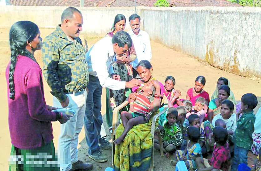 medicine शिशु संरक्षण माह पर बच्चों को पिलाई गई विटामिन-ए की खुराक