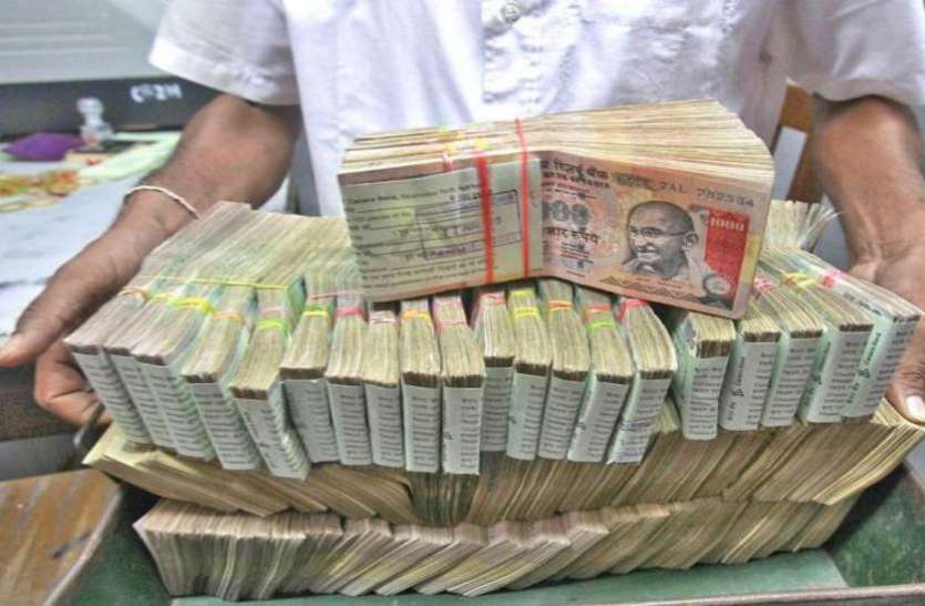 demonetisation पुराने नोटों का लोग इस तरह से कर रहे हैं इस्तेमाल, यहां पाई गई 2.30 करोड़ रुपए की करंसी