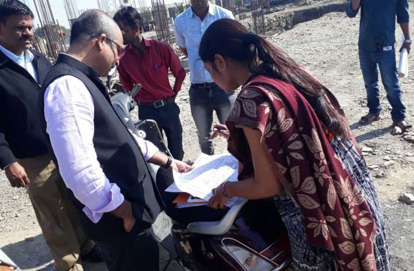 patrika कलेक्टर ने निरीक्षण में इंजीनियरों पर की नाराजगी व्यक्त