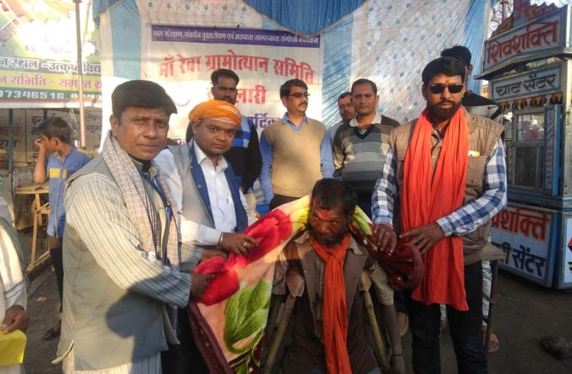 seoni नागरिकों के सहयोग से जरूरतमंदों को बांटे कम्बल