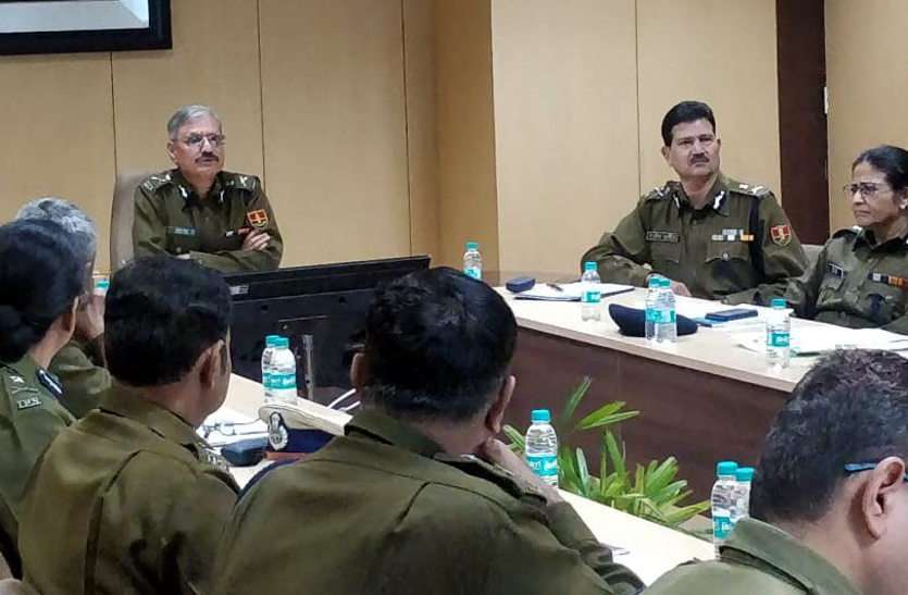 Rajasthan police DGP डीजीपी ने लगाई क्लास : थाने में बैठा अधिकारी बर्दाश्त नहीं, पैदल गश्त करो