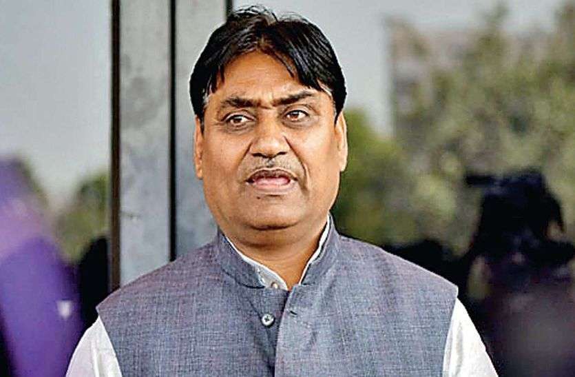 wazir of votes has become the wazir of the note-dotsara वोटों के वजीर बन गए हैं नोट वालों के वजीर - डोटासरा