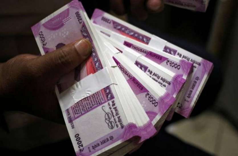 money पोस्ट ऑफिस में इस तरह से करें निवेश, बन जाएंगे करोड़पति, टैक्स में भी मिलेगी छूट