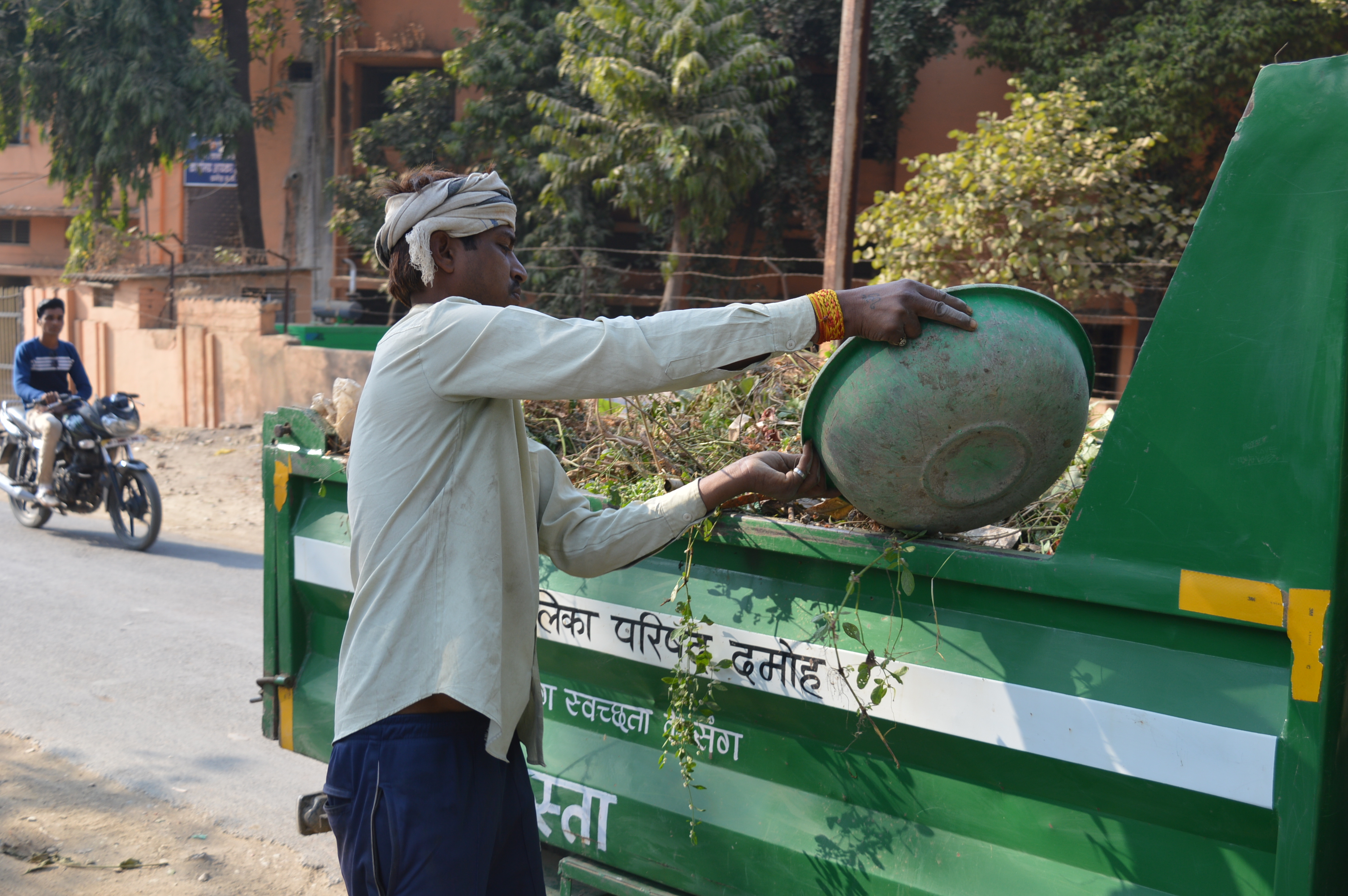 From morning to midnight, there is a broom in the city स्वच्छ शहरों में शुमार होने नपा ने झौंकी पूरी ताकत