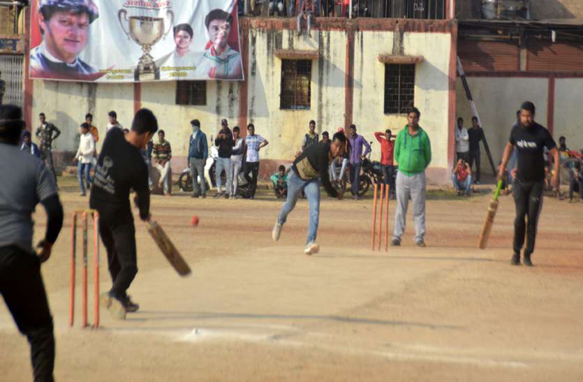 news पुलिस से हारे माई के लाल, छठवे ओवर में ही करारी शिकस्त