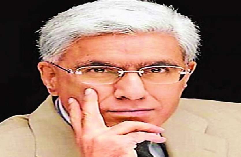 Journalist Karan Thapar जनता ताने दे तो भी मुस्कुराना सीखें नेता