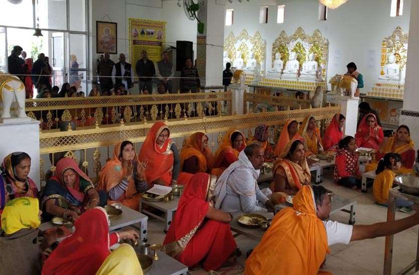 religious-programs-in-dharma दिगम्बर जैन सुखोदय अतिशय तीर्थ क्षेत्र में धार्मिक कार्यक्रमों की रही धूम, शांतिधारा में उमड़े श्रद्धालु