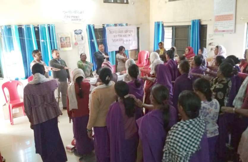 Measles-Rubella eradication, hope associate, doctor, vaccine, patient, training, health, CM, PM, Modi, plans मीजल्स-रूबेला उन्मूलन के लिए कार्यकर्ताओं को प्रशिक्षण