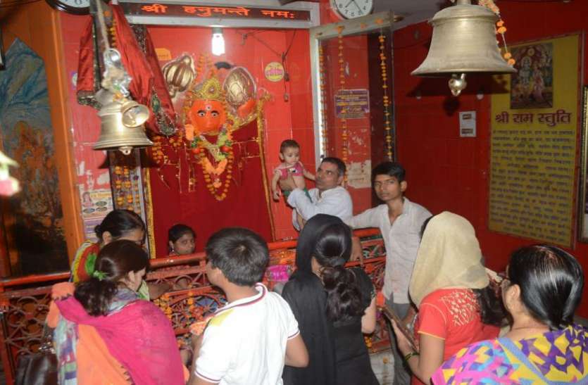 Temple जैसे ही आप मंदिर में रखते हैं कदम अपने आप होने लगती हैं ये सारी चीजें, बाद में होता है एहसास