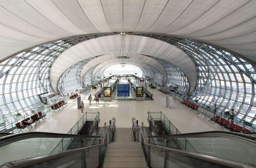 Bangkok Airport बैंकॉक एयरपोर्ट पर पकड़ी गई सऊदी अरब से भागी लड़की, कहा- इस्लाम छोड़ने के बाद जान का खतरा