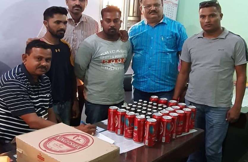 surat photo शराब के साथ दो जने गिरफ्तार