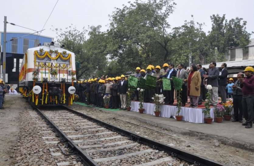 DLW electric engines DLW की बड़ी उपलब्धि, बिजली के इंजन बनाने का पूरा किया शतक