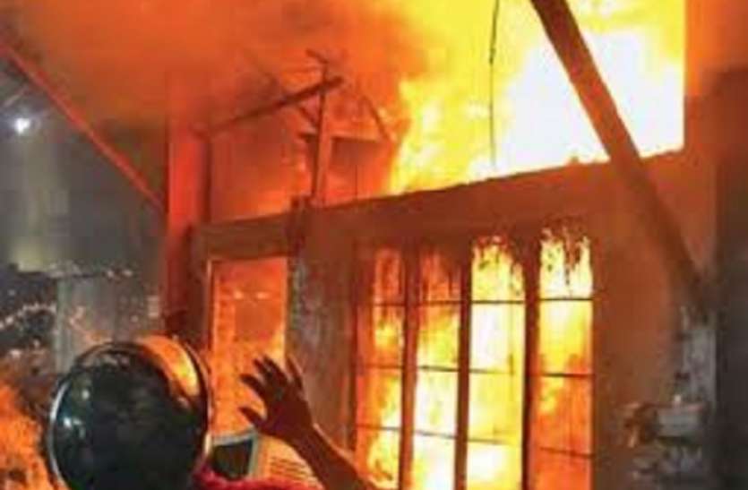kolkata west bengal बरानगर पार्षद के घर में भयावह आग