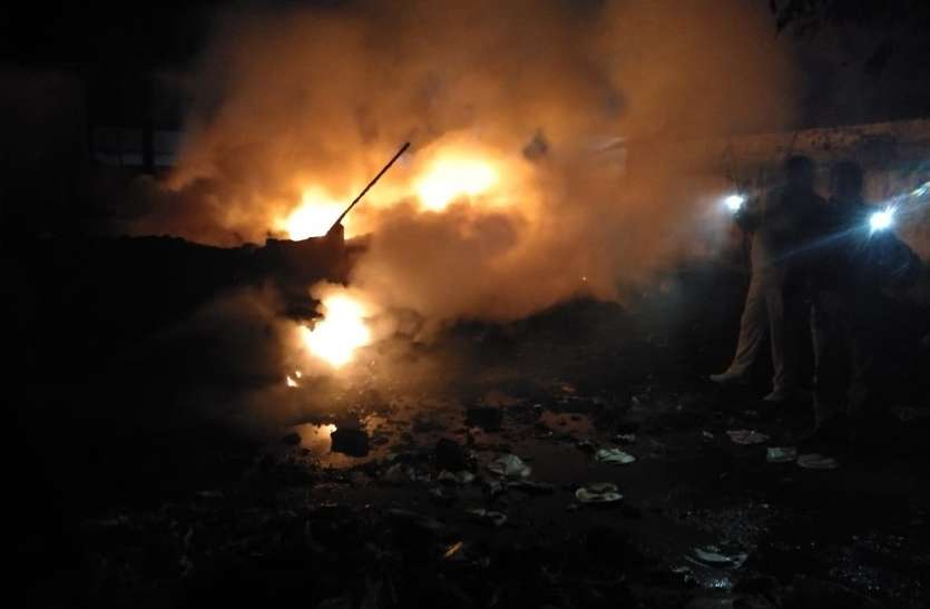 Fire in SLRM center एसएलआरएम सेंटर में भीषण आग रिहायशी इलाके में मचा हड़कंप, हजारों का कचरा और दस्तावेज खाक