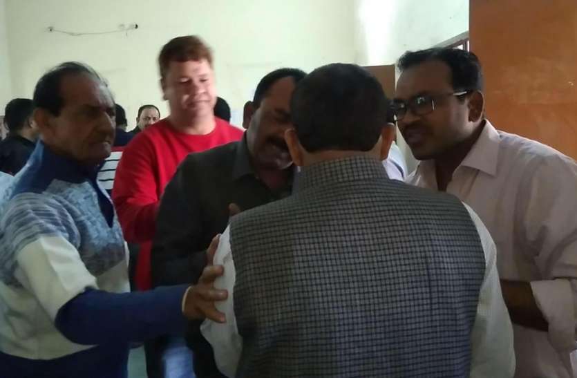 Controversy in the meeting of District Hockey Federation, DHA, itarsi क्रिकेट खिलाड़ी को कोषाध्यक्ष बनाने पर जताई आपत्ति