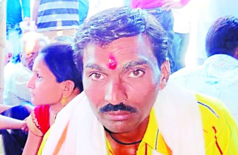 kisan मध्यप्रदेश में चार लाख के कर्ज में दबे किसान ने की आत्महत्या