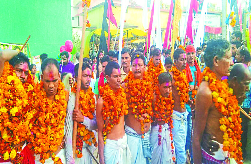 cg news देवी-देवताओं के दर्शन करने उमड़ी भीड़, विधि-विधान से की गई पूजा