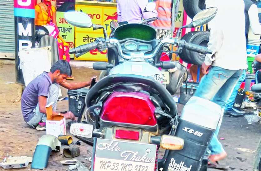 No plate rolling the vehicles in district, no action has been police जिले में वाहनों पर रसूख की नंबर प्लेट लगना बदस्तूर जारी, ट्रैफिक पुलिस नहीं करती कोई कार्रवाई