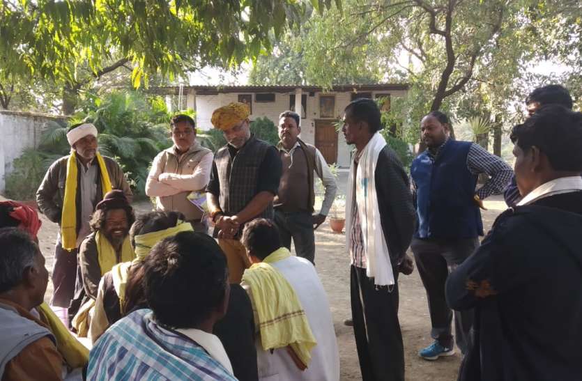 seoni इस गांव में नहीं बन रहे शौचालय, लोग पहुंचे अफसरों के पास