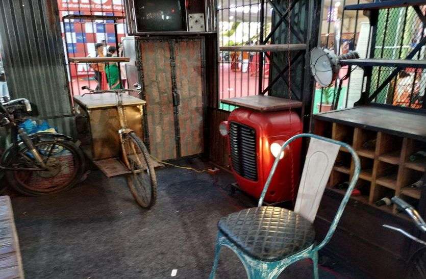 t सीएम सिटी में मनबढ़ई, जमकर खाना खाया, पैक कराया और पैसा मांगने पर...