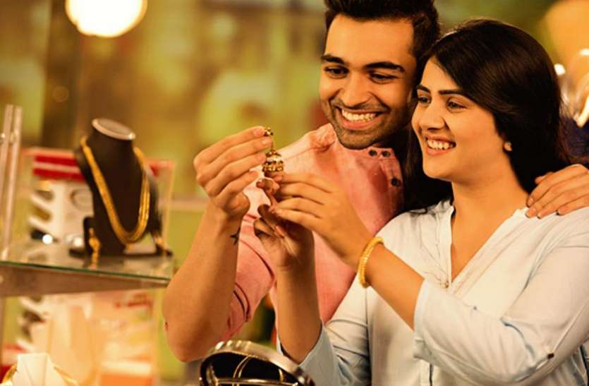 Gold and silver price सर्राफा बाजार में 110 रुपए प्रति दस चमका सोना, चांदी भी हुर्इ 300 रुपए प्रति किलो महंगी