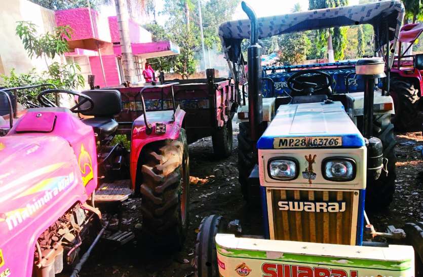 Illegal sand trade in the district जिले में नहीं थम रहा अवैध रेत का कारोबार