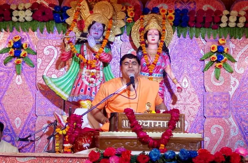 Lucknow Shrimad Bhagwa ईश्वर जाति-धर्म नही देखता, केवल भाव देखता है-आचार्य राजत दीक्षित