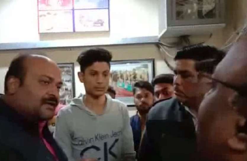 controversial video रेल सुरक्षा बल ने वायरल किया विवादित वीडियो, नजर पड़ते ही मचा हंगामा