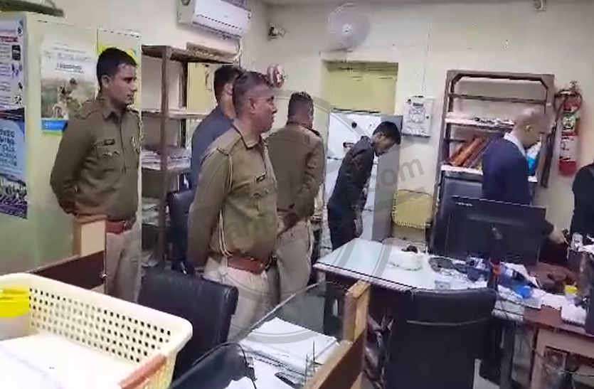 Stolen attempt at State Bank of India in bhilwara चौकीदार नहीं होने का फायदा उठाककर चोरों की कलक्ट्रेट स्थित भारतीय स्टेट बैंक के ताले चटखाने की हिमाकत, नहीं ले जा पाए नकदी