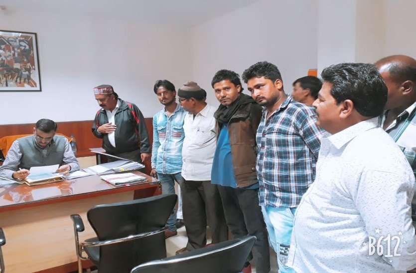 news टैक्सी पर लगाए विराम शुल्क को समाप्त करने की मांग