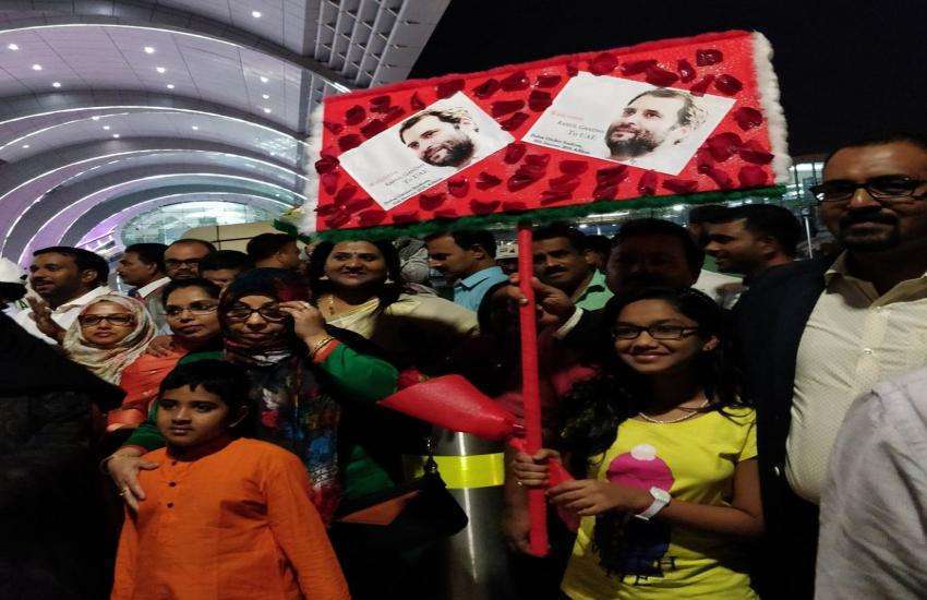 बढ़ती लोकप्रियता- दुबई में लगे राहुल-राहुल के नारे, सेल्फी लेने उमड़े हजारों लोग बढ़ती लोकप्रियता- दुबई में लगे राहुल-राहुल के नारे, सेल्फी लेने उमड़े हजारों लोग