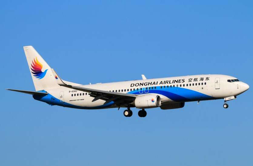 airlines बीवी को केबिन में बिठाकर जहाज उड़ा रहा था पायलट, एयरलाइंस ने उठाया बड़ा कदम....