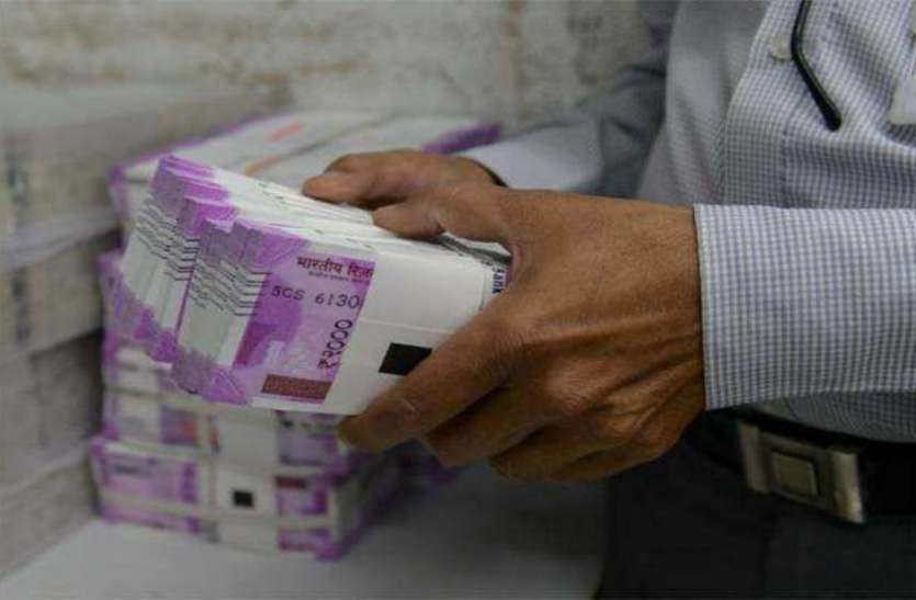 money इसलिए बैंकों में सुरक्षित नहीं है आपका पैसा, जमा करने से पहले जान लें ये नियम
