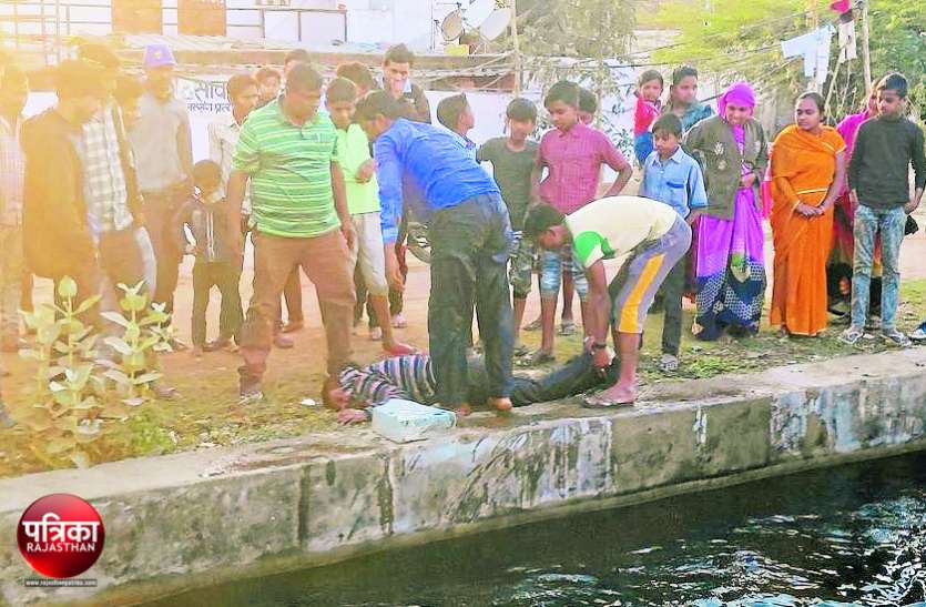 banswara बांसवाड़ा : बुजुर्ग नहर में गिरा, युवक ने जान पर खेलकर इस तरह बचाया...