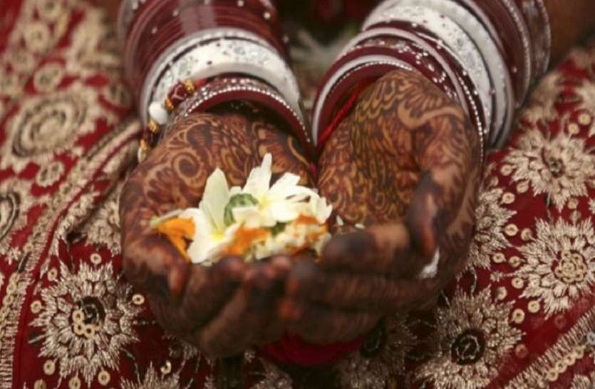 a rituals where daughter in law bring bear in dowry यहां दुल्हन को दहेज में दी जाती है ये नशीली चीज, देख दूल्हे की आंखों में आ जाती है चमक