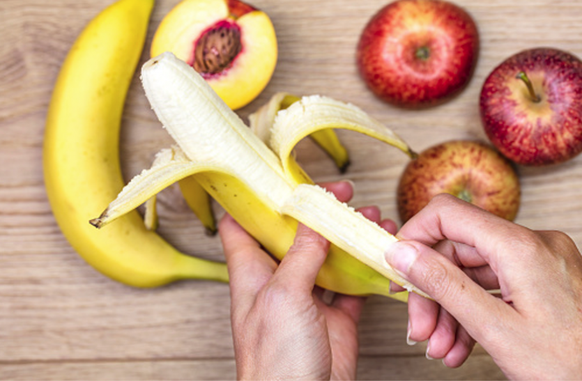 banana peel केला ही नहीं केले के छिलके में भी हाेते हैं बहुत सारे गुण, यूं ही मत फेंकिए
