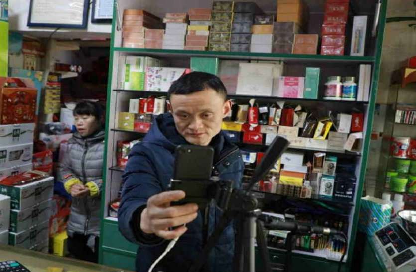 jack ma doppelganger gains popularity in china इस बड़ी वेब साइट के मालिक के जैसा दिखता है ये आम आदमी, हमशक्ल होने का ऐसे उठा रहा है फायदा
