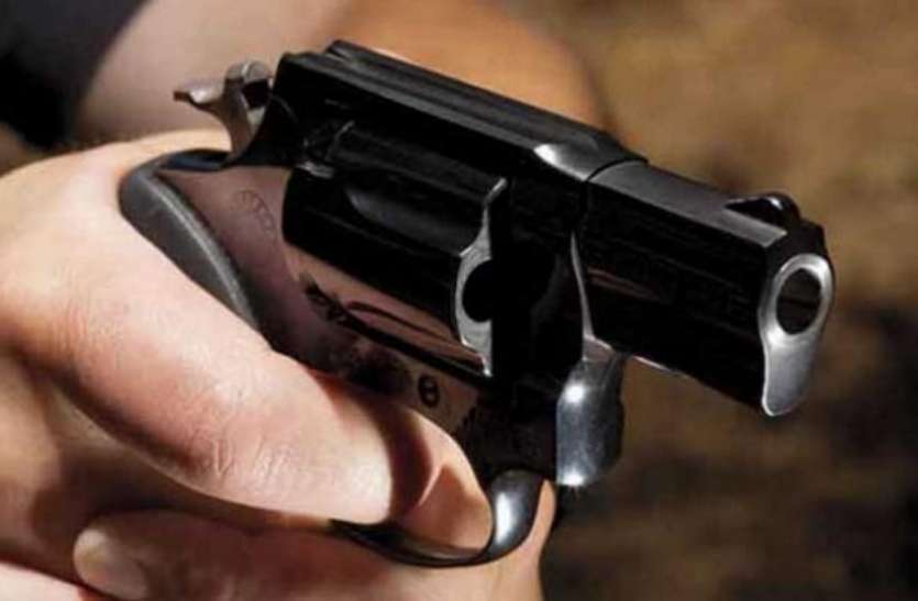 बिहार: सड़क निर्माण को लेकर दो पक्षों में गोलीबारी, एक की मौत दो घायल बिहार: सड़क निर्माण को लेकर दो पक्षों में गोलीबारी, एक की मौत दो घायल