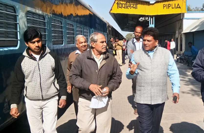 patrika यात्रियों को हो रही परेशानी, स्वीकृत ओव्हरब्रिज का शीघ्र करें निर्माण