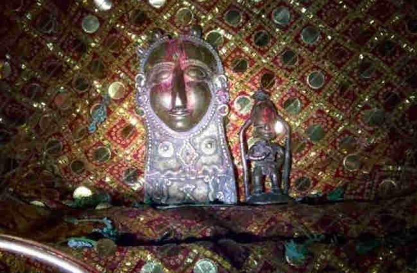 shani mandir यहां साल में एक बार भक्तों को साक्षात दर्शन देते हैं शनिदेव, होते हैं कई अद्भुत चमत्कार