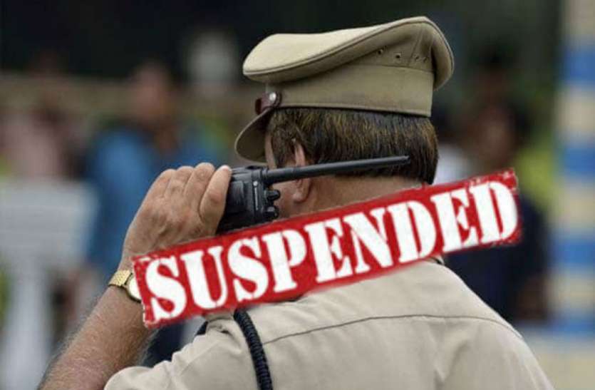 suspended अवैध शराब रोकने में नाकाम पुलिसवालों पर गिरी गाज, एसएसपी ने किया निलंबित
