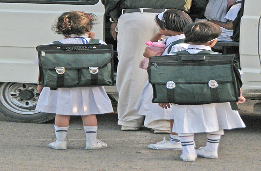 baccho ke school bag