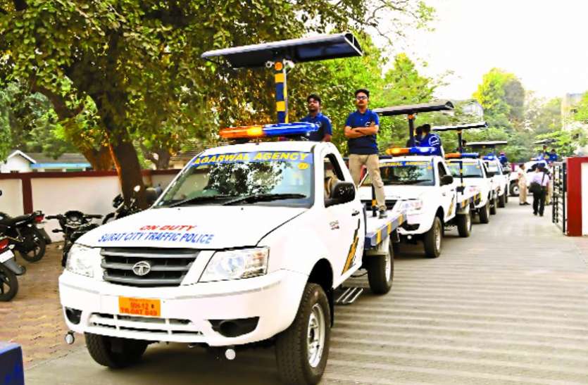 Twenty Bike, Including Forty Crane Traffic Police - बीस बाइक, चालीस क्रेन  ट्रैफिक पुलिस में शामिल | Patrika News