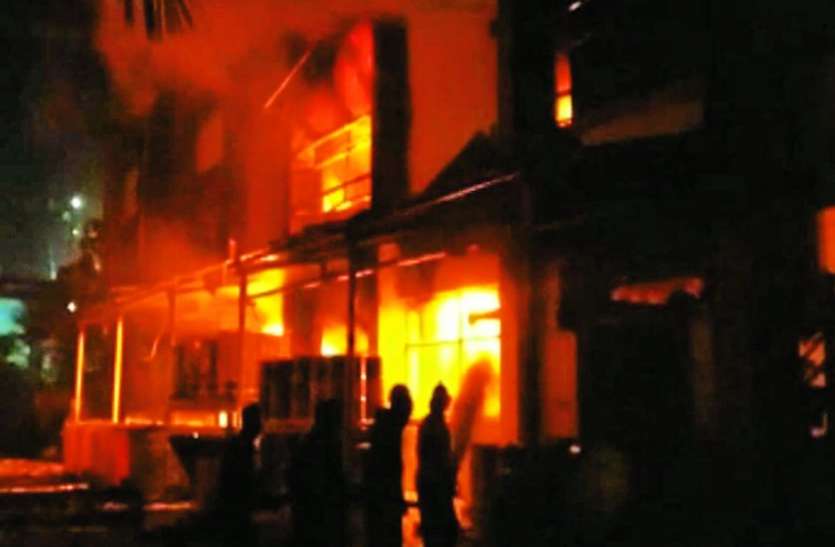 Busted area in chemical company केमिकल कंपनी में धमाके से दहला इलाका