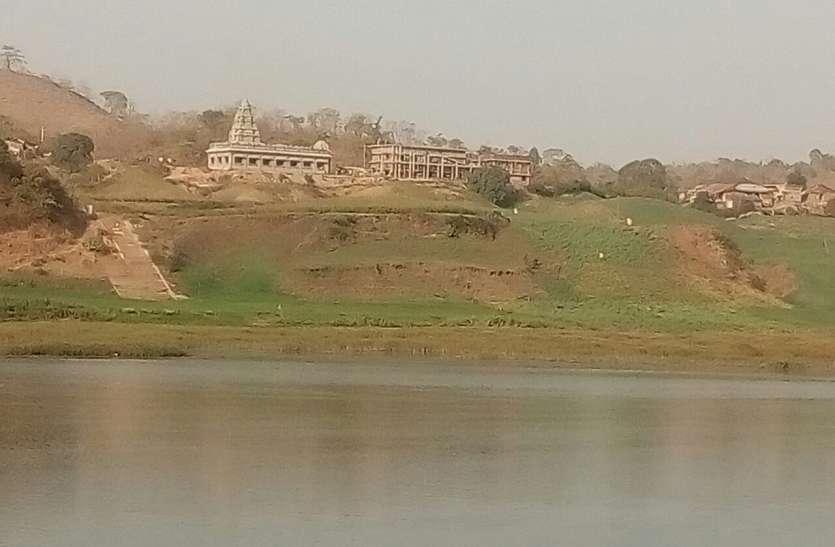 adi guru shankaracharya temple made by swrupanand saraswati shankaracharya in narsinghpur अधूरी रह गई शिवराज की आदि गुरु की प्रतिमा स्थापना की योजना, शंकराचार्य स्वरूपानंद सरस्वती ने नरसिंहपुर में बना दिया मंदिर