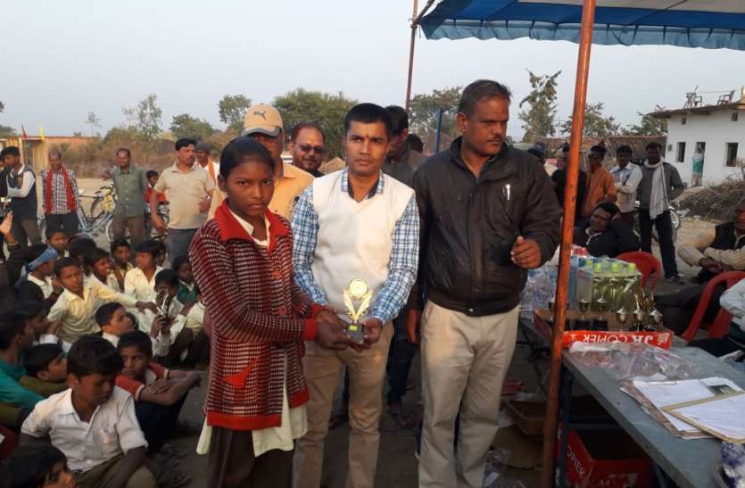 education news seoni जनशिक्षकों ने जनशिक्षा केंद्रस्तरीय खेलकूद प्रतियोगिता का किया आगाज